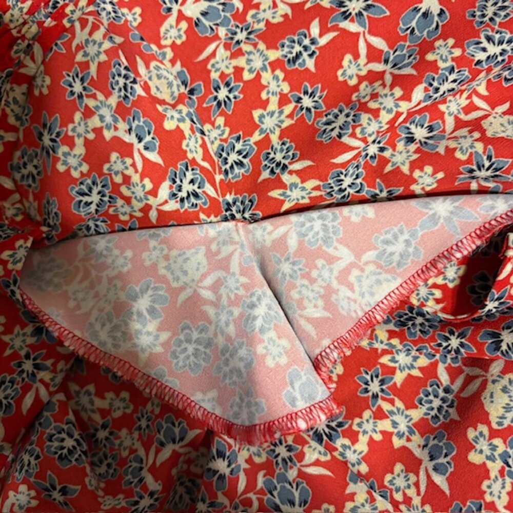 Adrienne Vittadini Womens Smocked Shoulder L Red Blouse Blue White Flowers NWOT - Picture 9 of 10